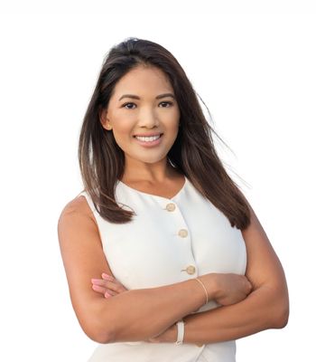 Portrait of Lele Engel, REALTOR®.